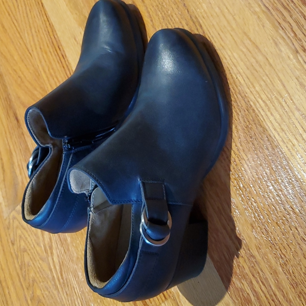 Natural Soul, black booties, size 7.5. Used, but excellent condition.Sup…